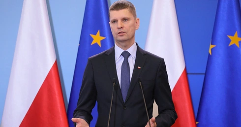 MEN: Jeżeli zajdzie potrzeba, zmienimy przebieg roku szkolnego