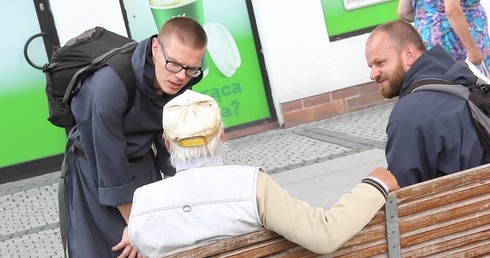Przyjadą, kupią, załatwią sprawy. Rusza pogotowie Braci Miłosiernego Pana