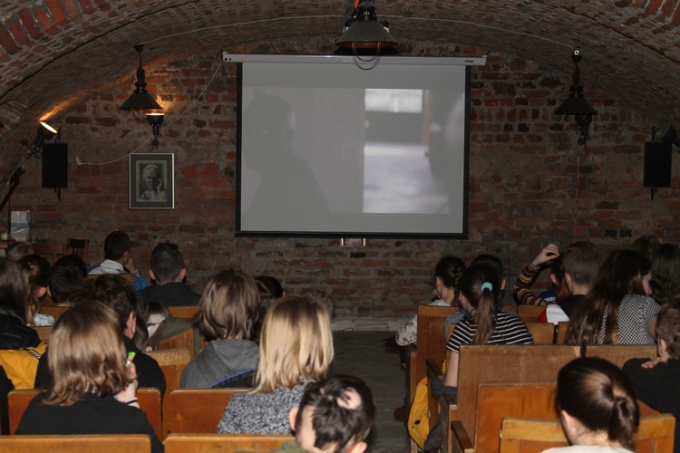 Świątynia, katecheza i kino