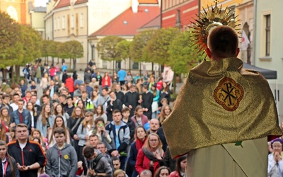 Niedziela Młodych odwołana, ale młodzież modli się za młodzież