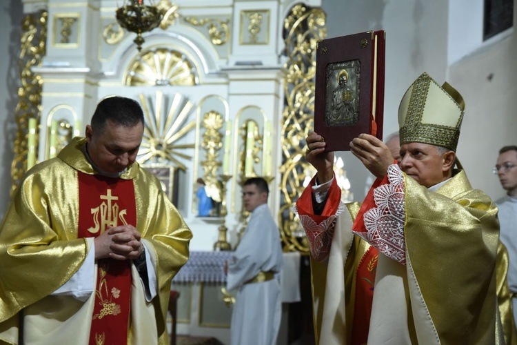 Święci w Książnicach