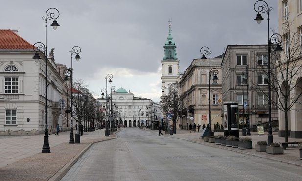 Wyludniony zazwyczaj ruchliwy Trakt Królewski