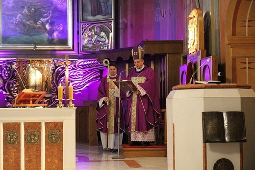 Niedzielna Msza św. z bp. Romanem Pindlem w opustoszałej katedrze - 15 marca 2020 r.