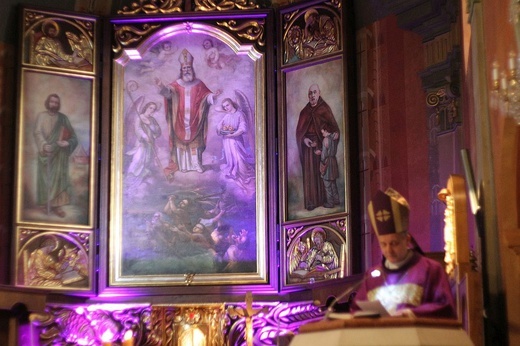 Niedzielna Msza św. z bp. Romanem Pindlem w opustoszałej katedrze - 15 marca 2020 r.