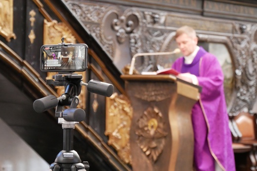 Niedzielna Msza św. za pośrednictwem portali społecznościowych