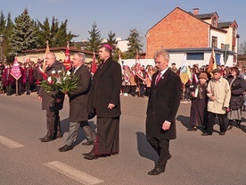 ▲	Hołd bohaterom oddali przedstawiciele władz samorządowych, Kościoła, wspólnot, stowarzyszeń.