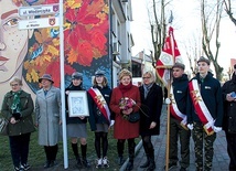 ▲	Podczas uroczystości odsłonięto tabliczkę z nazwą ulicy.