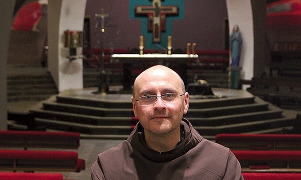 ▲	O. Lech Dorobczyński OFM – gwardian klasztoru i proboszcz parafii św. Antoniego w Warszawie, duchowy opiekun Wspólnoty „Bet Lehem” i zespołu Na Nowo. Prowadził tegoroczne wielkopostne rekolekcje DA Centrum.