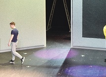 ▲	– Życie teatralne nie zamiera. My dalej tworzymy dla widzów – podkreśla Maciej Lewandowski. 