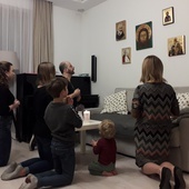 Codziennie rodziną klękamy do Różańca w łączności z całym Kościołem
