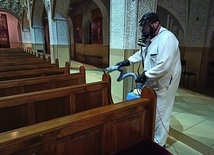 ▲	Profesjonalna dezynfekcja przed niedzielą w kościele pw. MB Bolesnej w Brzęczkowicach.