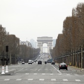 Puste paryskie ulice w drugim dniu kwarantanny