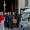 Włochy: Mężczyźni umierają na Covid-19 dwukrotnie częściej niż kobiety