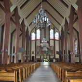 Wnętrze kościoła pw. Miłosierdzia Bożego w Brzesku.