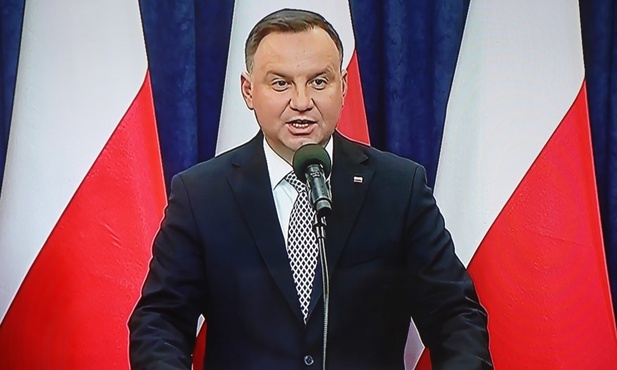 Prezydent: W najbliższych godzinach zostanie uruchomiona aplikacja dla osób na kwarantannie