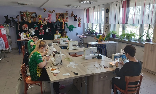 Śląskie. Szycie maseczek. Czy szpitale z nich skorzystają? 