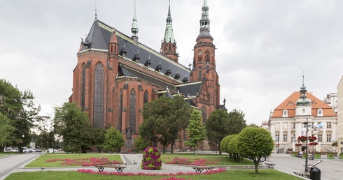 Kuria przypomina zarządzenia biskupa ordynariusza