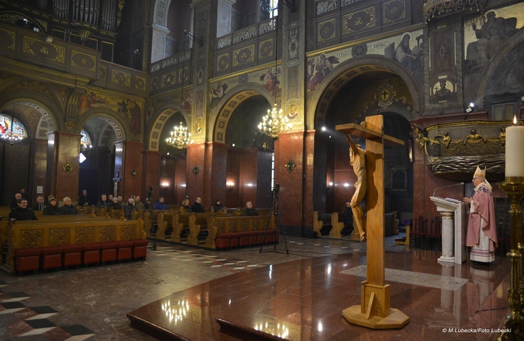 Abp Wiktor Skworc u Matki Boskiej Piekarskiej 