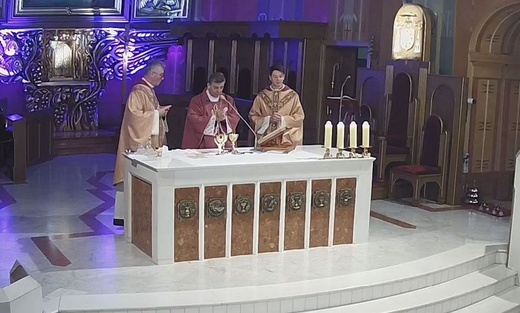 Niedzielna Msza św. z bp. Romanem Pindlem w opustoszałej katedrze - 22 marca 2020 r.