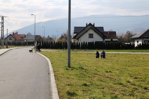 Dominikanie z Najświętszym Sakramentem na ulicach Ustronia-Hermanic