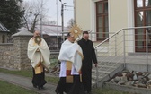 Z Panem Jezusem na ulicach Hałcnowa, wśród domostw parafian