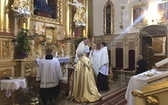 Z Panem Jezusem na ulicach Hałcnowa, wśród domostw parafian