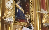 Z Panem Jezusem na ulicach Hałcnowa, wśród domostw parafian