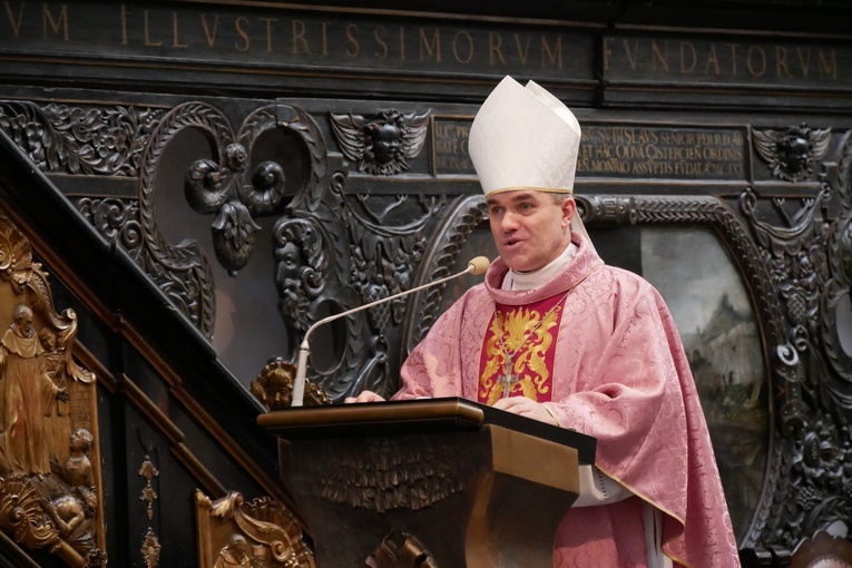 Eucharystii przewodniczył i homilię wygłosił bp Zbigniew Zieliński.