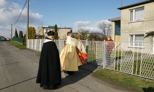 Zawsze szli do Jezusa. Teraz Jezus przyszedł do nich