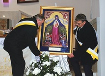 Ikonę wprowadzili Rycerze Kolumba.