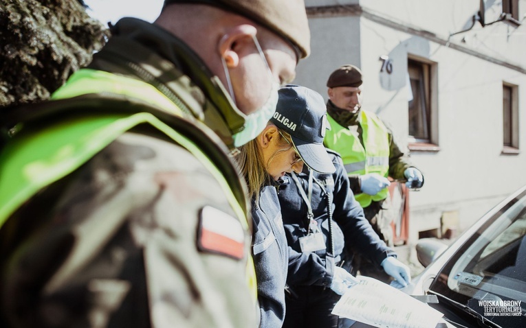 Terytorialści współpracują z policją.