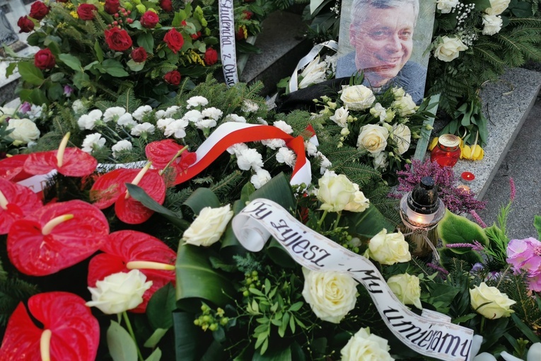 Grób ks. Piotra Pawlukiewicza