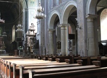 Liturgia Wielkiego Tygodnia będzie sprawowana w pustych kościołach.