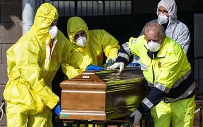 Blisko 900 nowych zgonów w związku z koronawirusem we Włoszech