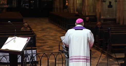 Retransmisja Mszy świętej i kolejnej nauki rekolekcyjnej bp. Jacka Kicińskiego