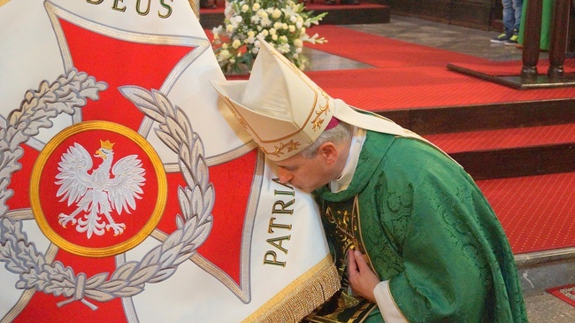 Bp Marek Mendyk w obiektywie Gościa Niedzielnego