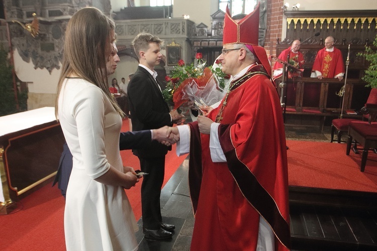 Bp Marek Mendyk w obiektywie Gościa Niedzielnego