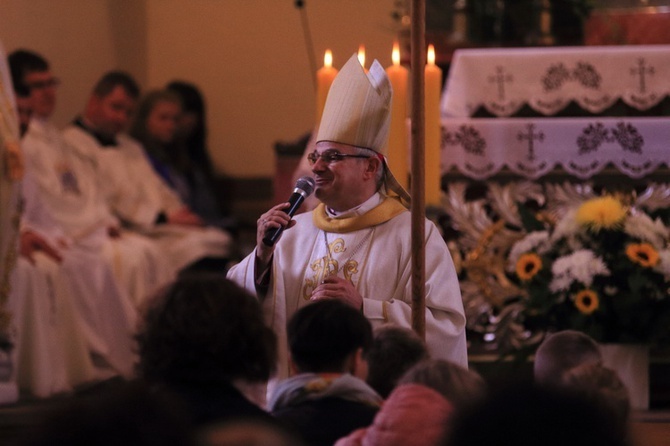 Bp Marek Mendyk w obiektywie Gościa Niedzielnego