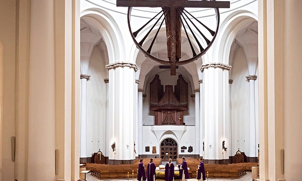 Msza Święta 
w pustej katedrze Chrystusa Króla w Katowicach.
29.03.2020 Katowice