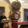 Biskup Ignacy Dec w czasie odczytania ogłoszenia nowego biskupa diecezjalnego.