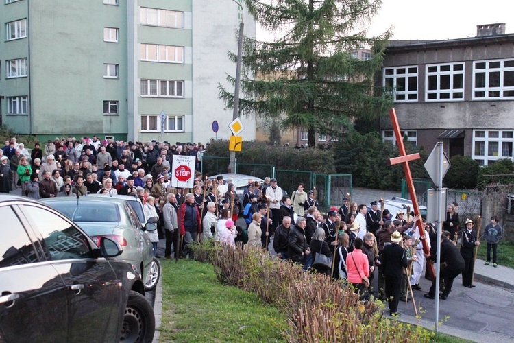 Tak było w 2014 roku - Miejska Droga Krzyżowa w Bielsku-Białej Leszczyny - Złote Łany