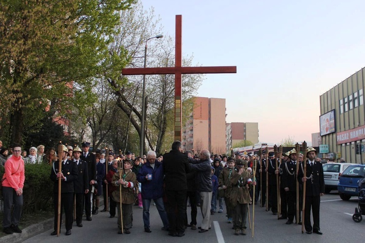 Tak było w 2014 roku - Miejska Droga Krzyżowa w Bielsku-Białej Leszczyny - Złote Łany