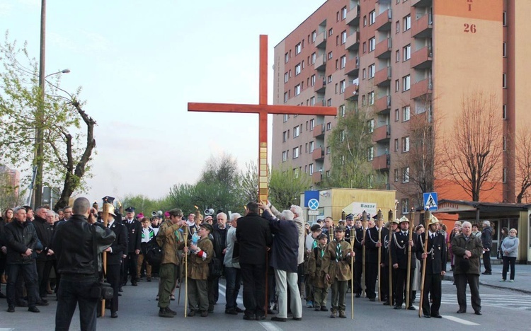 Tak było w 2014 roku - Miejska Droga Krzyżowa w Bielsku-Białej Leszczyny - Złote Łany