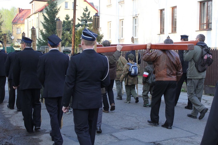 Tak było w 2014 roku - Miejska Droga Krzyżowa w Bielsku-Białej Leszczyny - Złote Łany