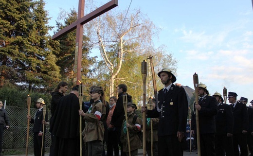 Tak było w 2014 roku - Miejska Droga Krzyżowa w Bielsku-Białej Leszczyny - Złote Łany