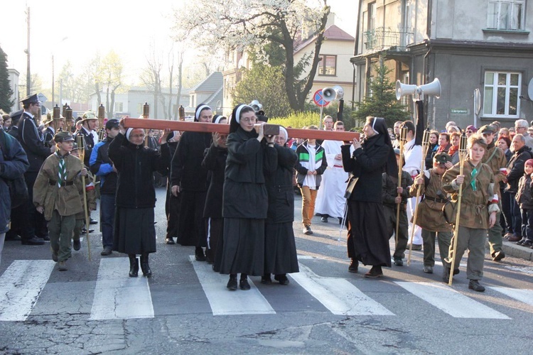 Tak było w 2014 roku - Miejska Droga Krzyżowa w Bielsku-Białej Leszczyny - Złote Łany