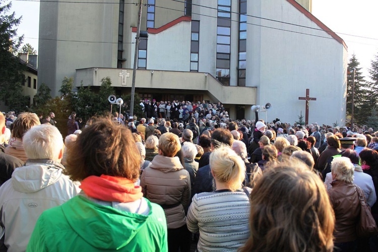 Tak było w 2014 roku - Miejska Droga Krzyżowa w Bielsku-Białej Leszczyny - Złote Łany