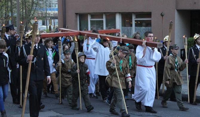 Tak było podczas Miejskiej Drogi Krzyżowej w 2014 roku na osiedlu Złote Łany.