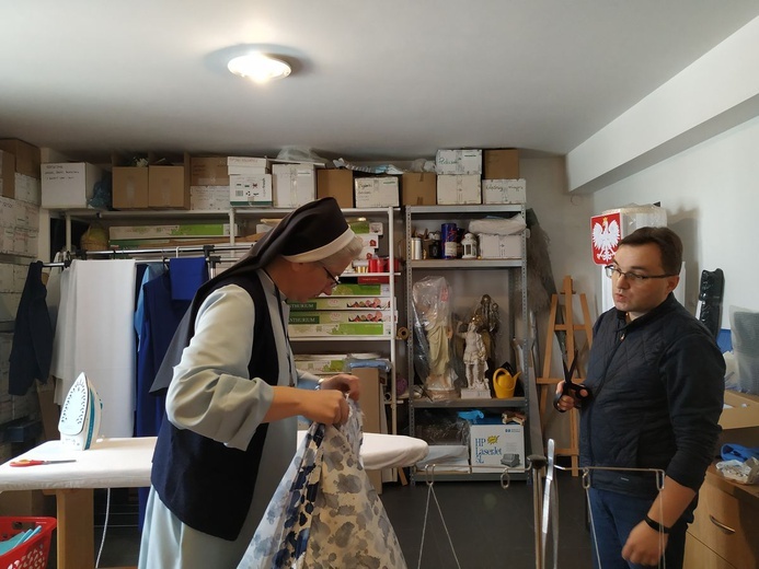 Szycie maseczek w parafii Matki Bożej Nieustającej Pomocy