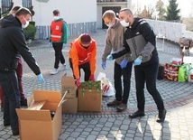 Salwatorianie z Bielska-Białej i ich przyjaciele pomagają najuboższym 